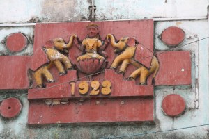 Bilde av detalj av husfasade.