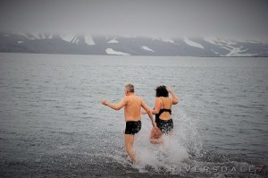 På vei ut i ishavet med Ernst og jeg.  Foto: Dominic Barington.