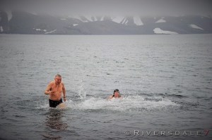 Ja, vi badet skikkelig, med hodet under vann og minst tre svømmetak.