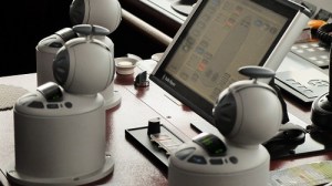 Nærbile av utstyr på broen.